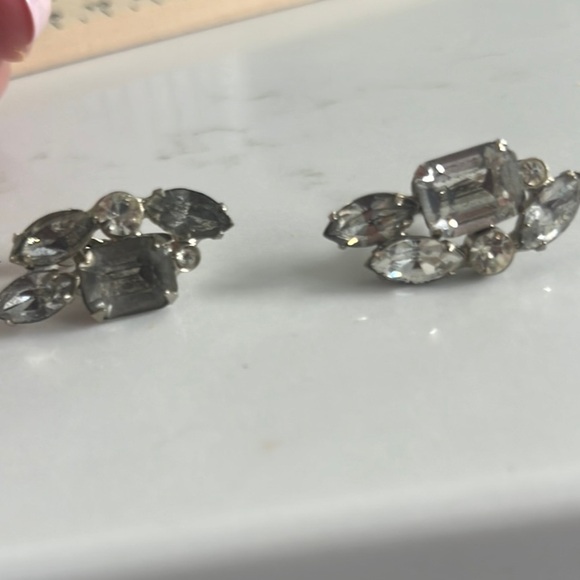 Vintage Elegant Silver Crystal Earrings - Picture 2 of 6
